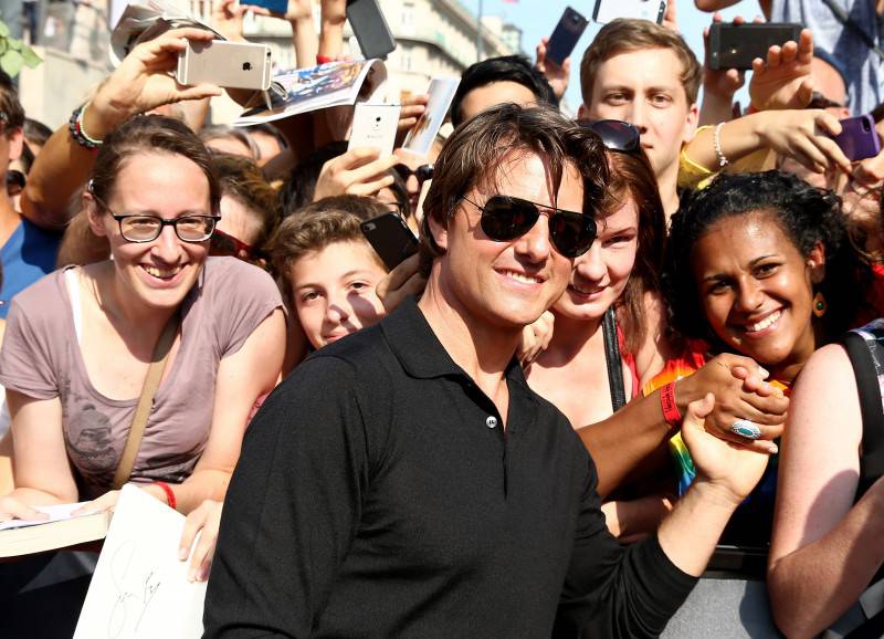VIENNA, AUSTRIA - JULY 23:  (EDITORS NOTE: This image has been digitally manipulated) Actor Tom Cruise poses with fans as he attends the world premiere of 'Mission: Impossible - Rogue Nation' at the Opera House (Wiener Staatsoper) on July 23, 2015 in Vienna, Austria.  (Photo by Andreas Rentz/Getty Images for Paramount Pictures International)