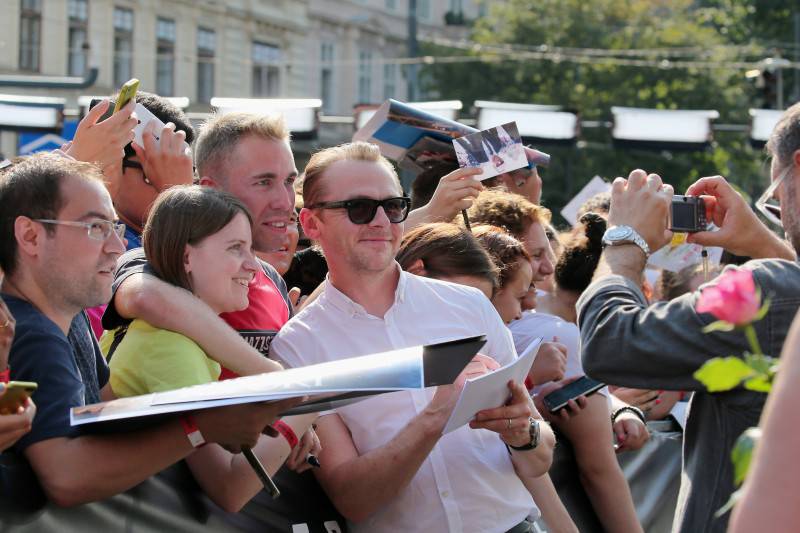 VIENNA, AUSTRIA - JULY 23:  (EDITORS NOTE: This image has been digitally manipulated) Simon Pegg takes selfies with fand during the world premiere of 'Mission: Impossible - Rogue Nation' at the Opera House (Wiener Staatsoper) on July 23, 2015 in Vienna, Austria.  (Photo by Gisela Schober/Getty Images for Paramount Pictures International)