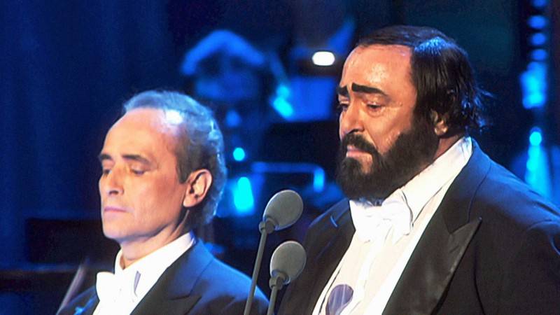 Pavarotti_Still_11low