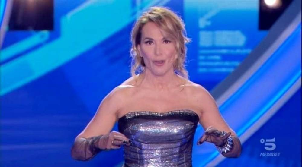 Barbara D'Urso parolaccia in diretta: "Mi inc***"