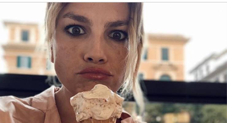 Emma Marrone perde la testa (1)