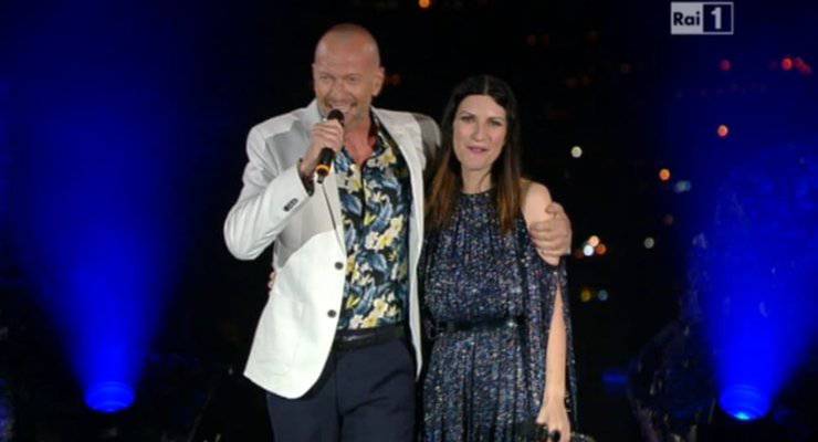 Biagio Antonacci e Laura Pausini si sono da poco lasciati alle spalle un tour che li ha portati a girare l'Italia insieme. Ma ch rapporto c'è tra di loro?