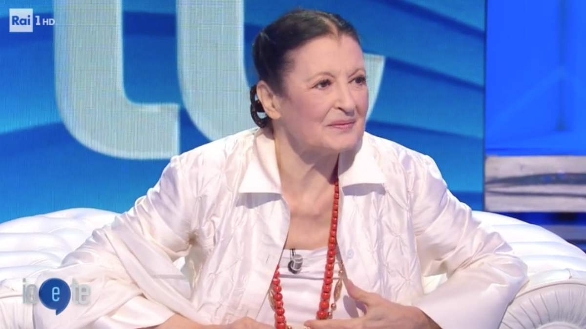 Carla Fracci imitata da Virginia Raffaele