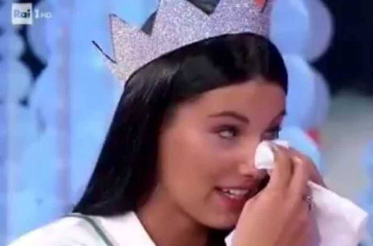 Carolina Stramare è di nuovo single, anche lei è stata colpita dalla maledizione delle Miss: i due stavano insieme da otto mesi.