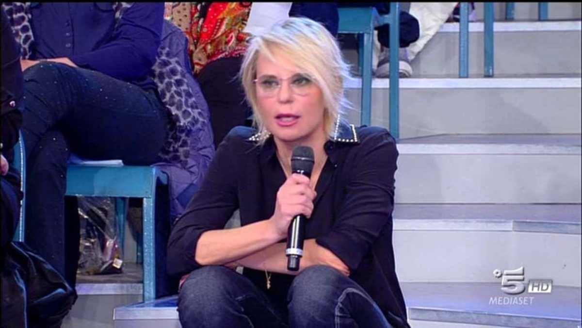 uomini e donne maria de filippi trono classico