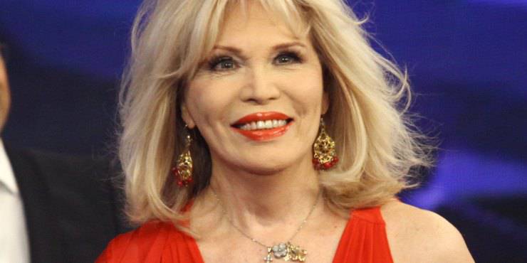 Eva Robins's su Amanda Lear, allontanava le trans:''Temeva la concorrenza'