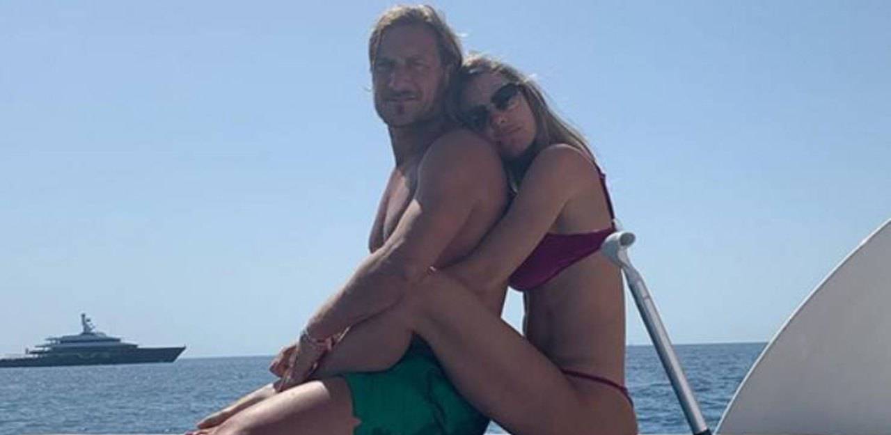 Francesco Totti su Instagram gela un fan che gli chiede una foto, le sue parole stupiscono tutti.