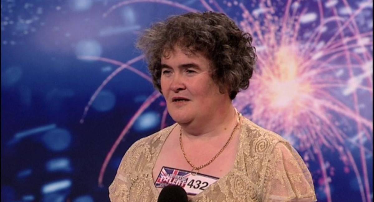 Susan Boyle la nota cantante di Britain's Got talent dopo il noto show ha avuto un successo planetario e ha conosciuto il suo primo fidanzato a 53 anni.