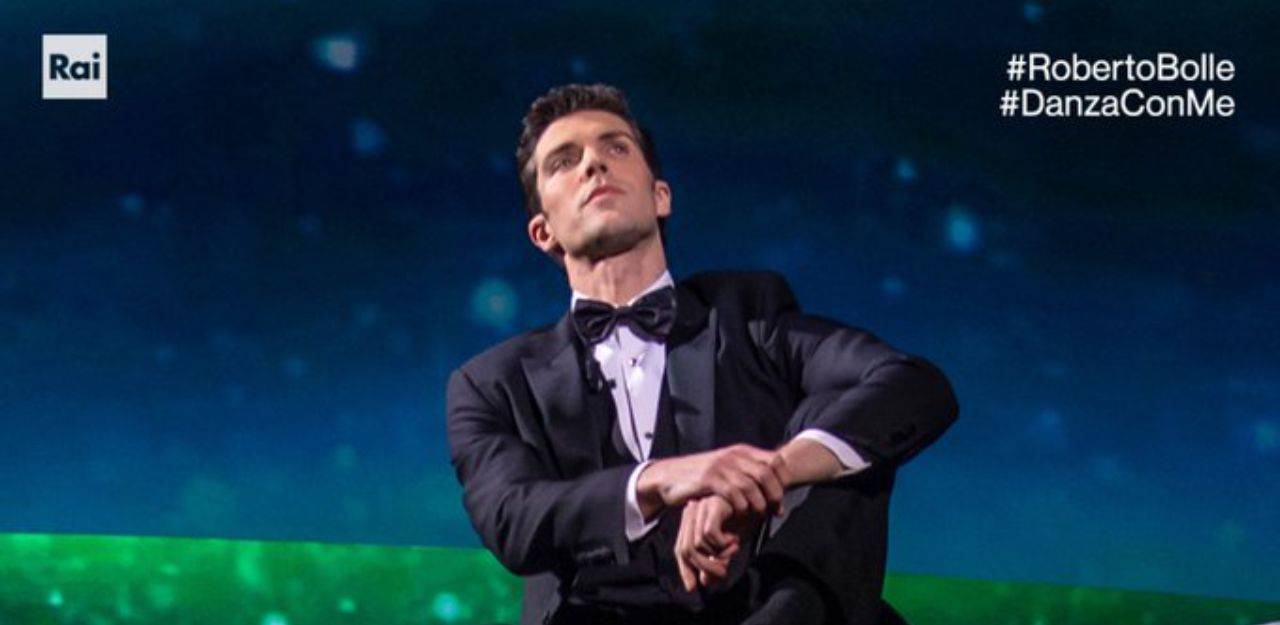 Roberto Bolle professore ad Amici? Il web non ha dubbi