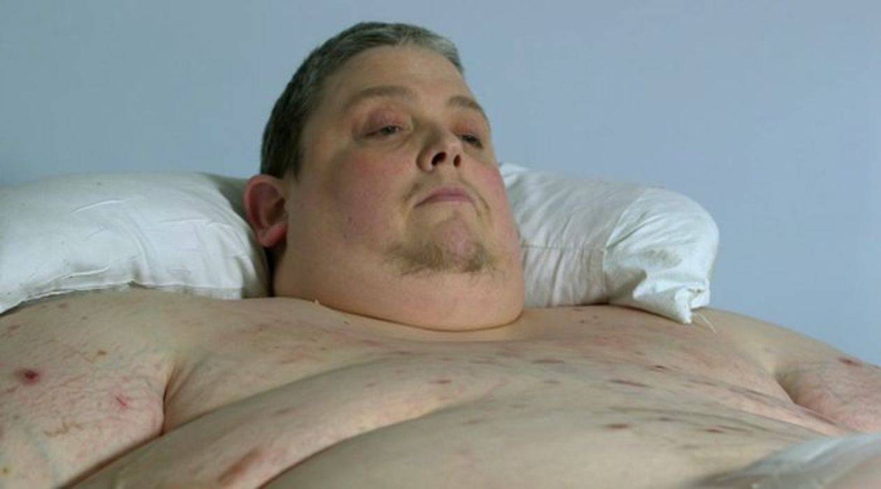 l'uomo di 450 chili è morto