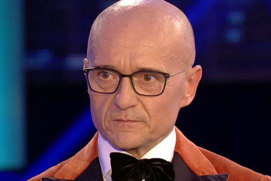 Alfonso Signorini cicatrice in testa, un grandissimo dolore Alfonso Signorini cicatrice in testa, un grandissimo dolore