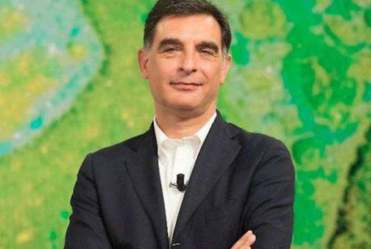 Tiberio Timperi, la stanchezza lo sta sfinendo: la soluzione