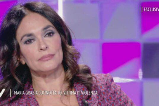 Maria Grazia Cucinotta, la confessione dolorosa: aveva solo 20 anni Maria Grazia Cucinotta, la confessione dolorosa: aveva solo 20 anni