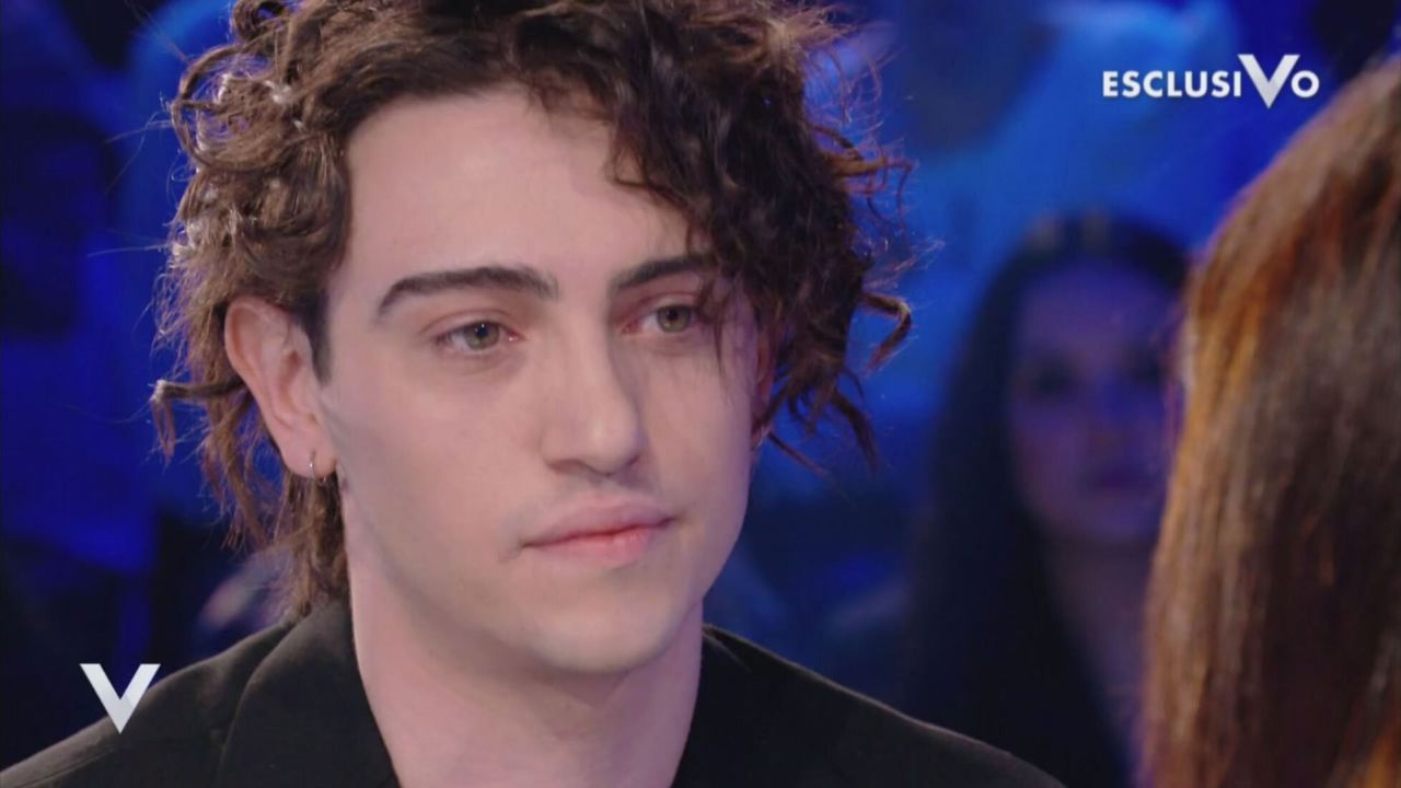 Michele Bravi confessa a Verissimo: "C'è la sua voce in ...