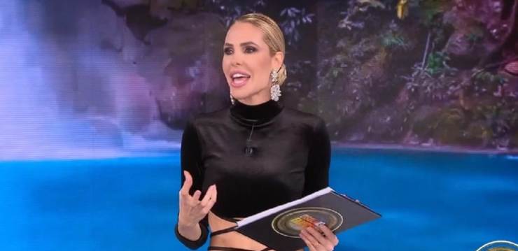 ilary blasi outfit isola