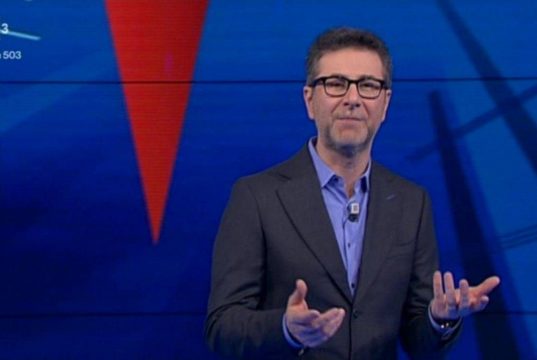 La moglie di Fabio è una predatrice di email. Le è impossibile resistere La moglie di Fabio è una predatrice di email. Le è impossibile resistere