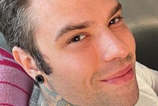 Fedez sbarca all’estero? Sui social si allena con il suo successo Fedez sbarca all’estero? Sui social si allena con il suo successo