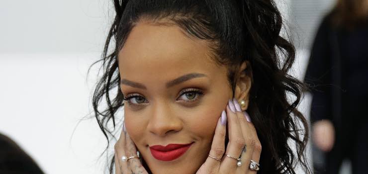 Rihanna sapete a quanto ammonta il suo patrimonio? Cifre da capogiro