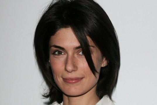 Anna Valle, avete mai visto suo marito? Fa un doppio lavoro Anna Valle, avete mai visto suo marito? Fa un doppio lavoro