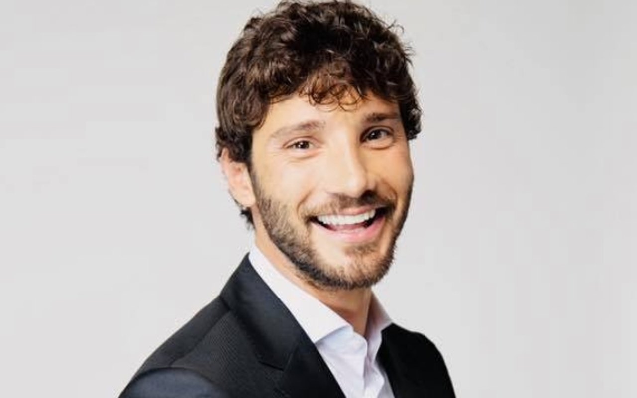 Stefano De Martino non si trattiene e punzecchia la Celentano
