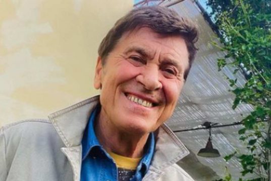 Gianni Morandi | il dettaglio non passa inosservato | ci avete fatto caso? - Vimarsana News