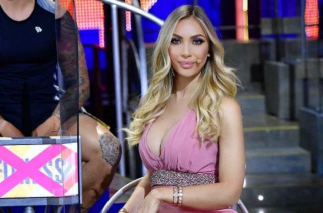 Regina Del Web Di Avanti Un Altro