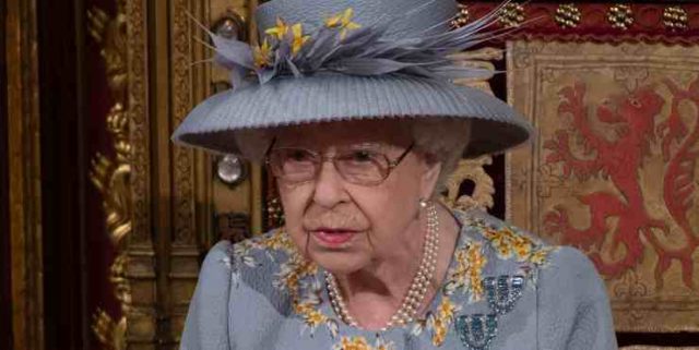 The Crown Cosa Ne Pensa La Regina