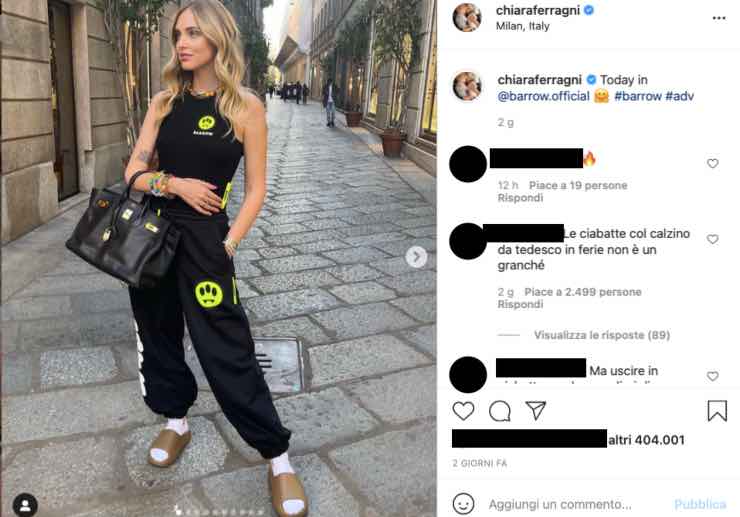 Chiara Ferragni, le ciabatte spiazzano: ma quanto costa la borsa?