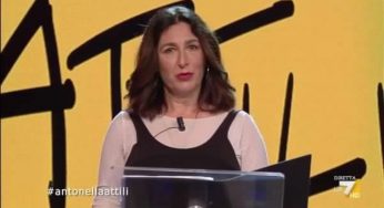 Lei è Antonella Attili, Agnese d Il Paradiso delle signore