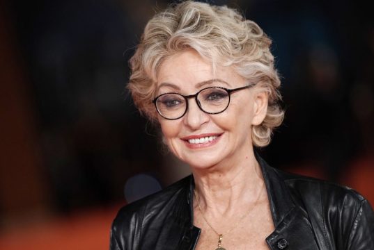 Enrica Bonaccorti e l’incidente in vacanza, il racconto sui social: “Sono stata operata” Enrica Bonaccorti e l’incidente in vacanza, il racconto sui social: “Sono stata operata”