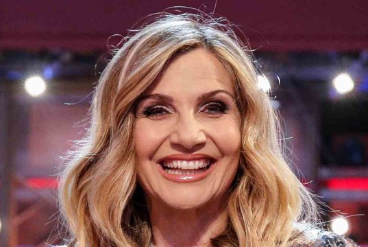 “Sono stata tradita”, Lorella Cuccarini svela tutto: la rivelazione spiazza “Sono stata tradita”, Lorella Cuccarini svela tutto: la rivelazione spiazza