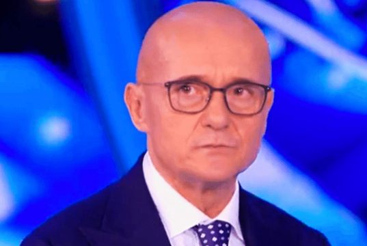 Bufera sul GF Vip, scatta la denuncia dell’ex concorrente: l’indiscrezione getta nel caos Bufera sul GF Vip, scatta la denuncia dell’ex concorrente: l’indiscrezione getta nel caos