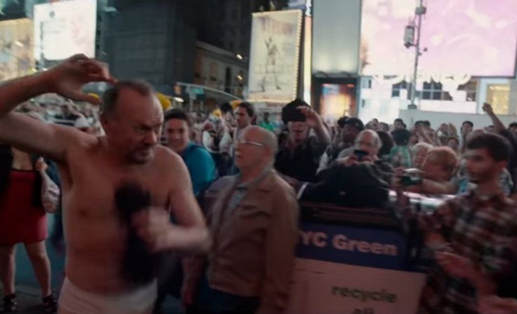 Scena Birdman a Times Square