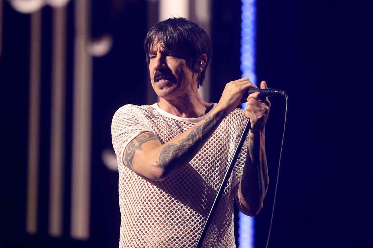Red Hot Chili Peppers dedica
