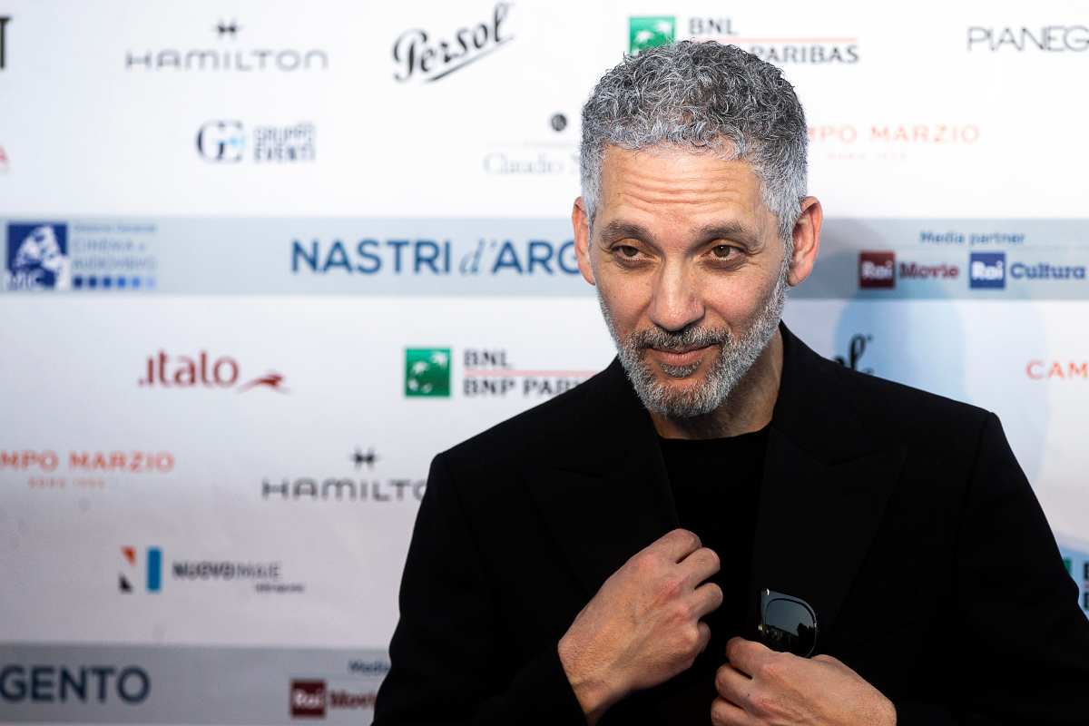 beppe fiorello in posa