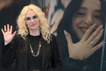 la clerici e sullo sfondo il film