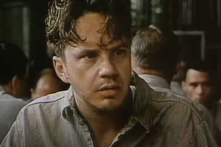 tim robbins in una scena de le ali libertà