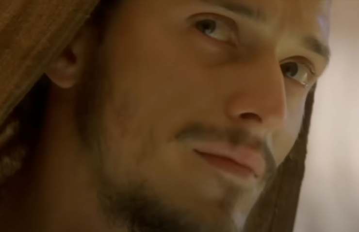un uomo