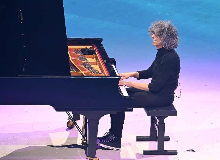 giovanni allevi al pianoforte