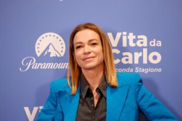 stefania rocca sorride