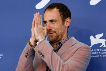 elio germano a mani giunte