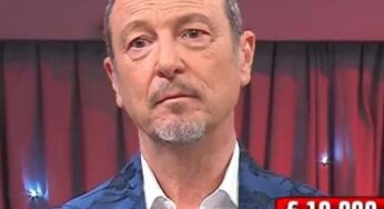 Amadeus giornata molto difficile, la situazione spiazza: la scelta non la capiamo