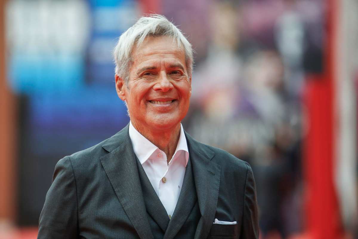 claudio baglioni sorride