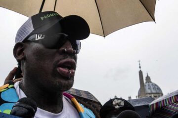 dennis rodman sotto la pioggia