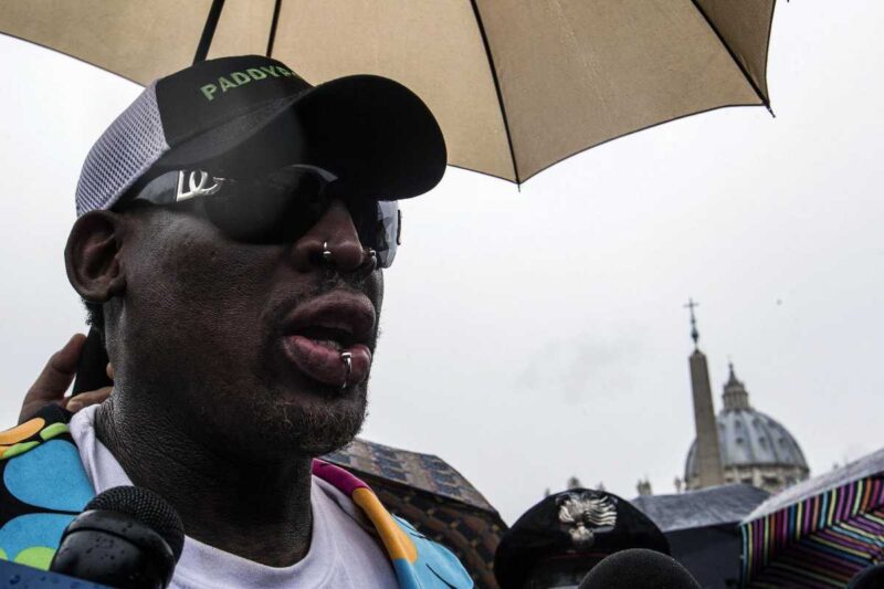 dennis rodman sotto la pioggia