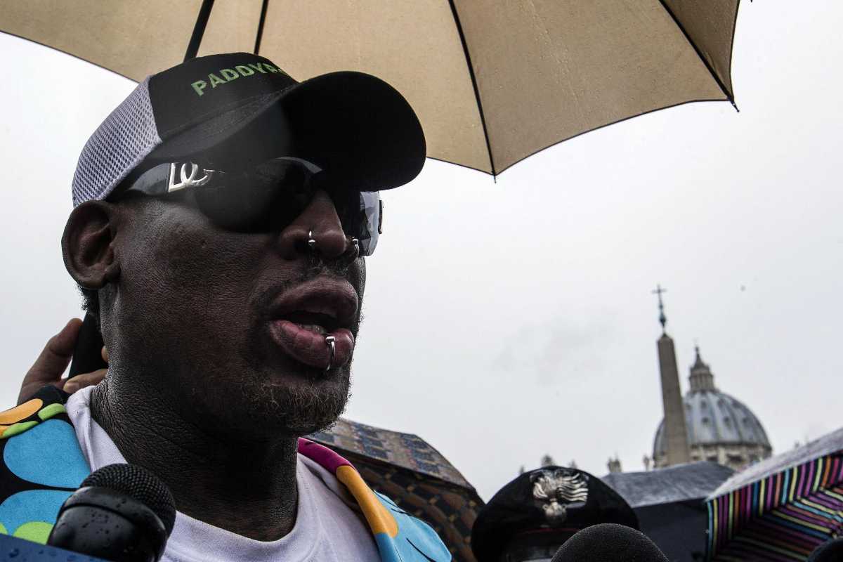 dennis rodman sotto la pioggia