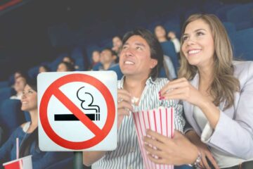 sala cinematografica e logo delle sigarette