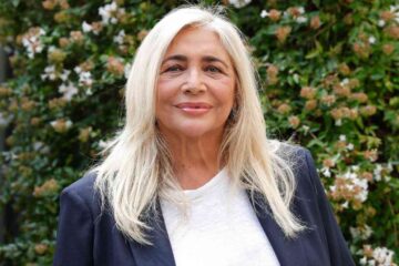 mara venier sorride