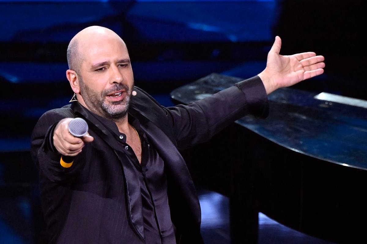 checco zalone canta