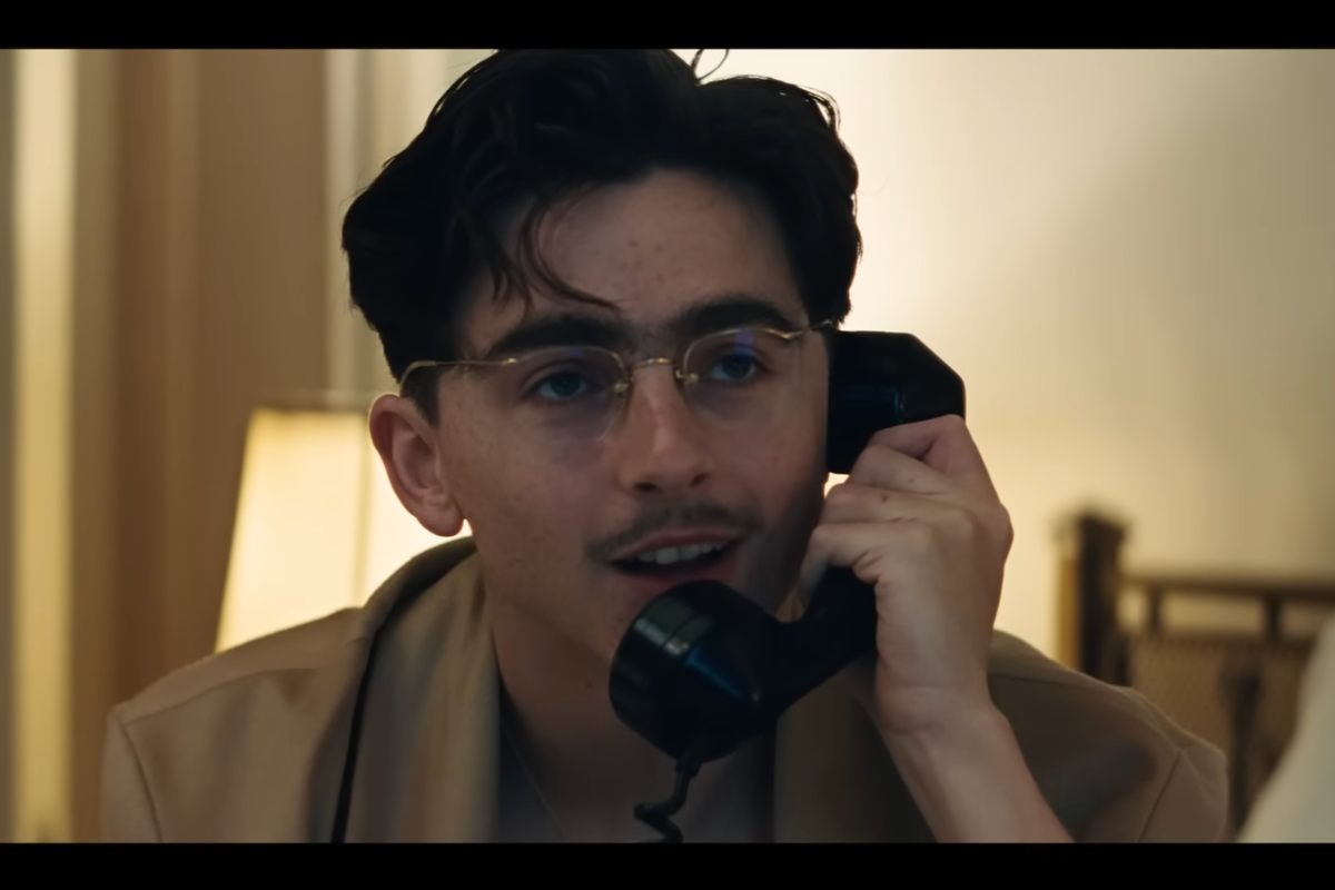 Timothée Chalamet in una scena del film Marty Supreme